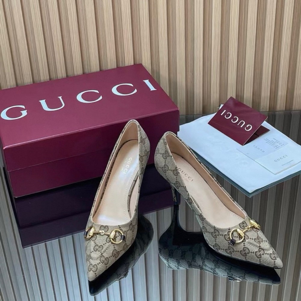 Gucci Beige Patterned Heels with Gold Details - Picture 4 of 9